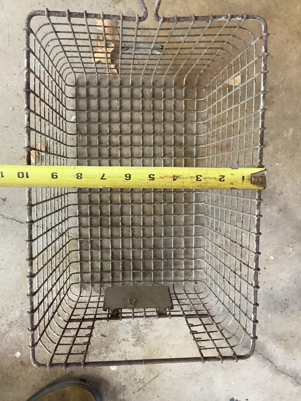 (16) Wire gym baskets from DeWare Field House TAMU Swico Auctions