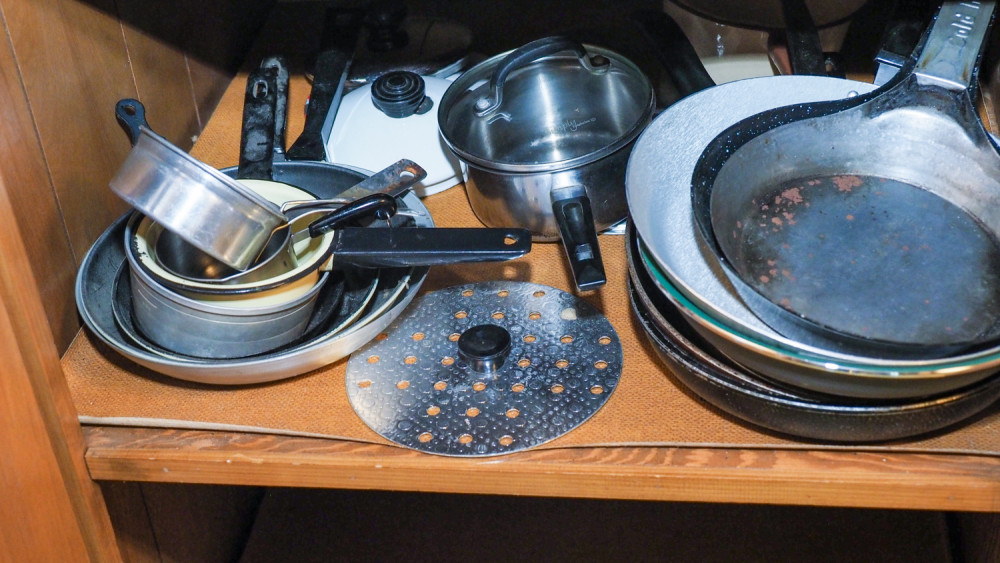 Metal pots and pans Swico Auctions