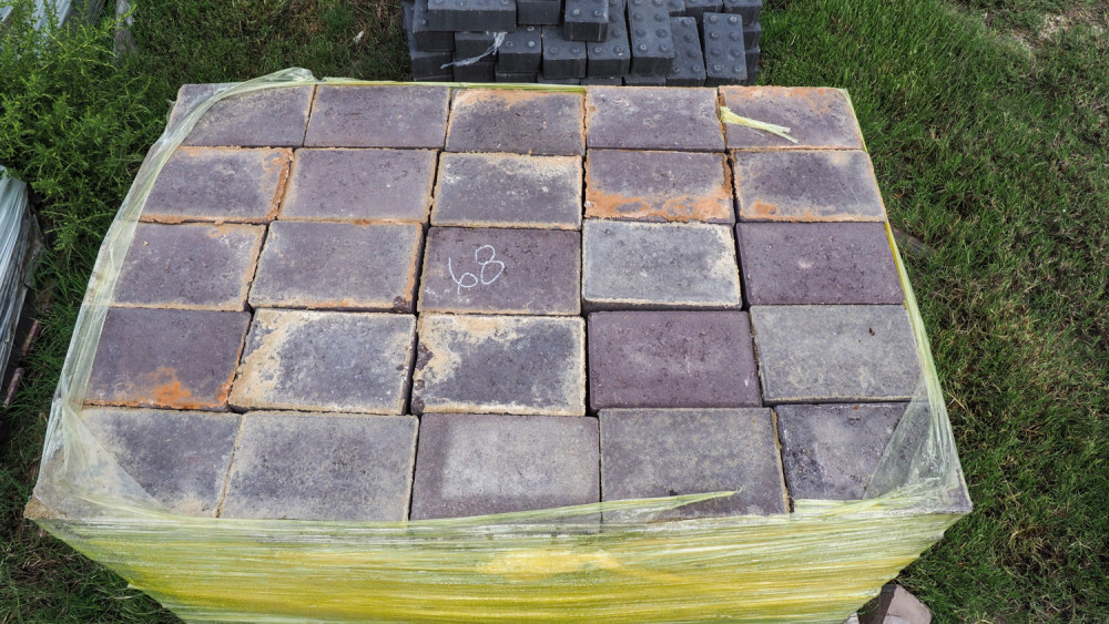 1 Pallet of pavers Swico Auctions