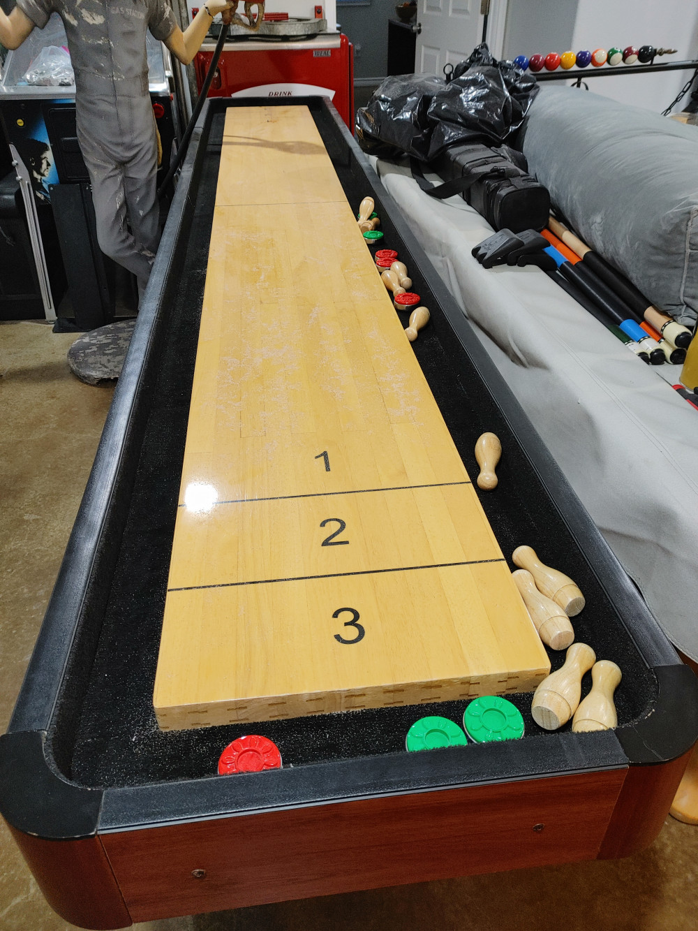 Shuffle board table Swico Auctions