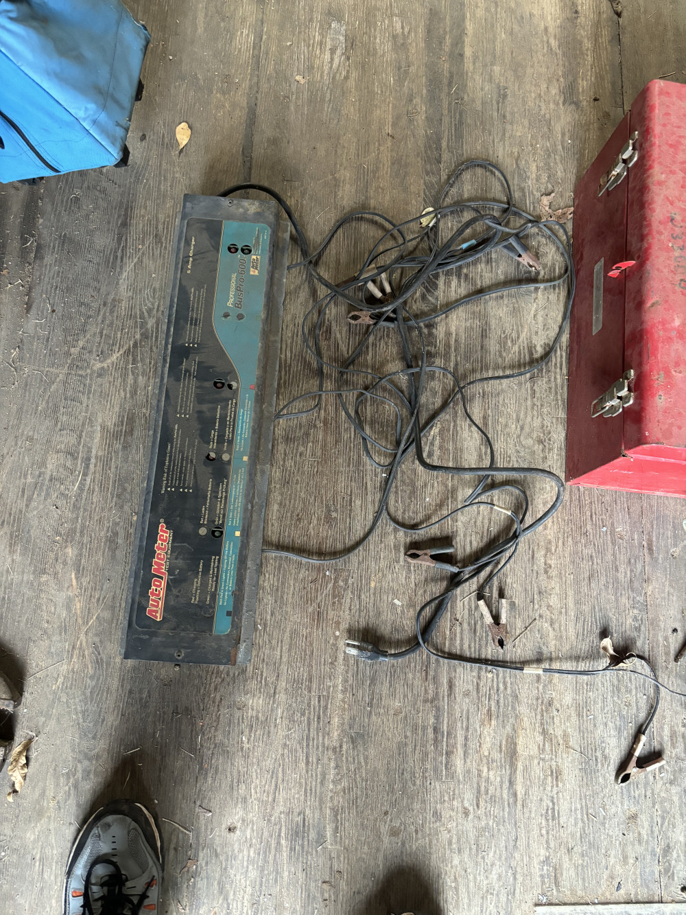 Battery charger number two Swico Auctions