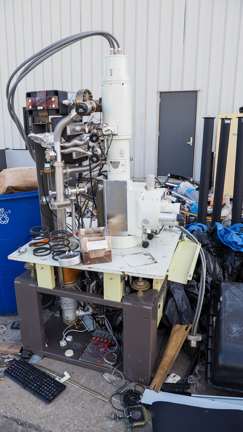 2 pieces of lab equipment Swico Auctions