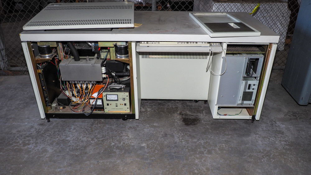 2 pieces of lab equipment Swico Auctions