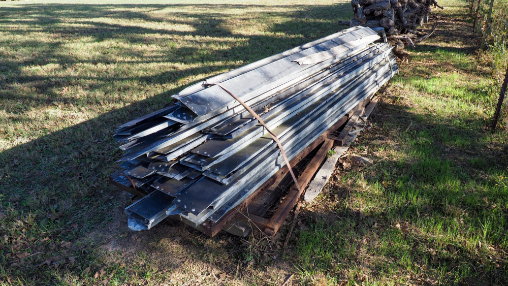 Galvanized runners - Swico Auctions
