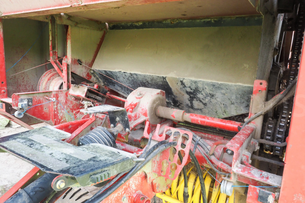 New Holland BR740 round baler Swico Auctions