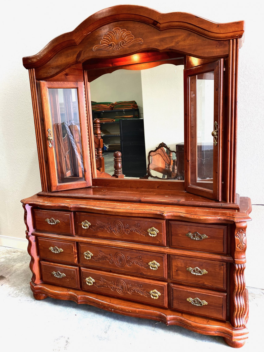 Retro Dresser With Lighted Mirrored Hutch Swico Auctions