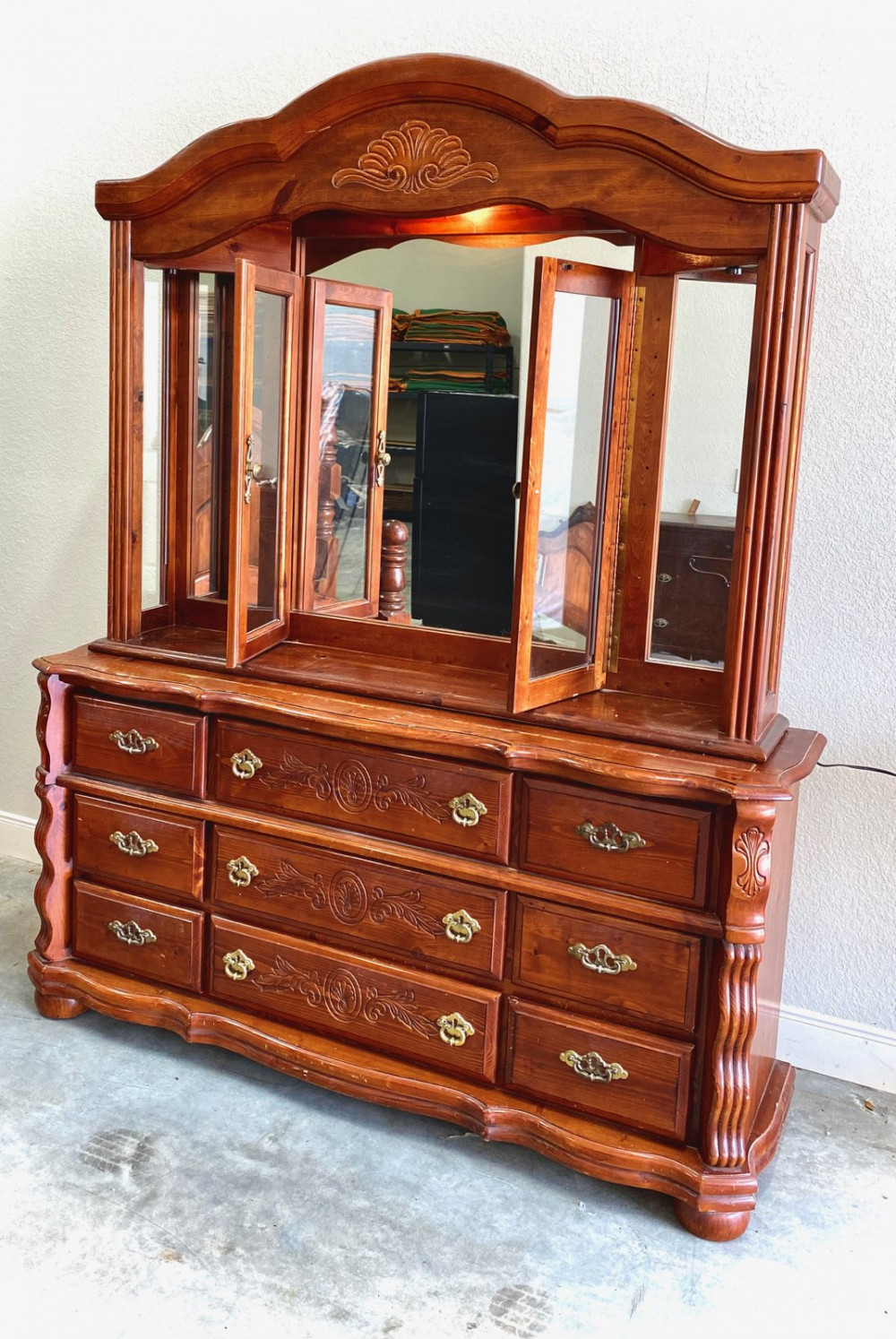Retro Dresser With Lighted Mirrored Hutch Swico Auctions