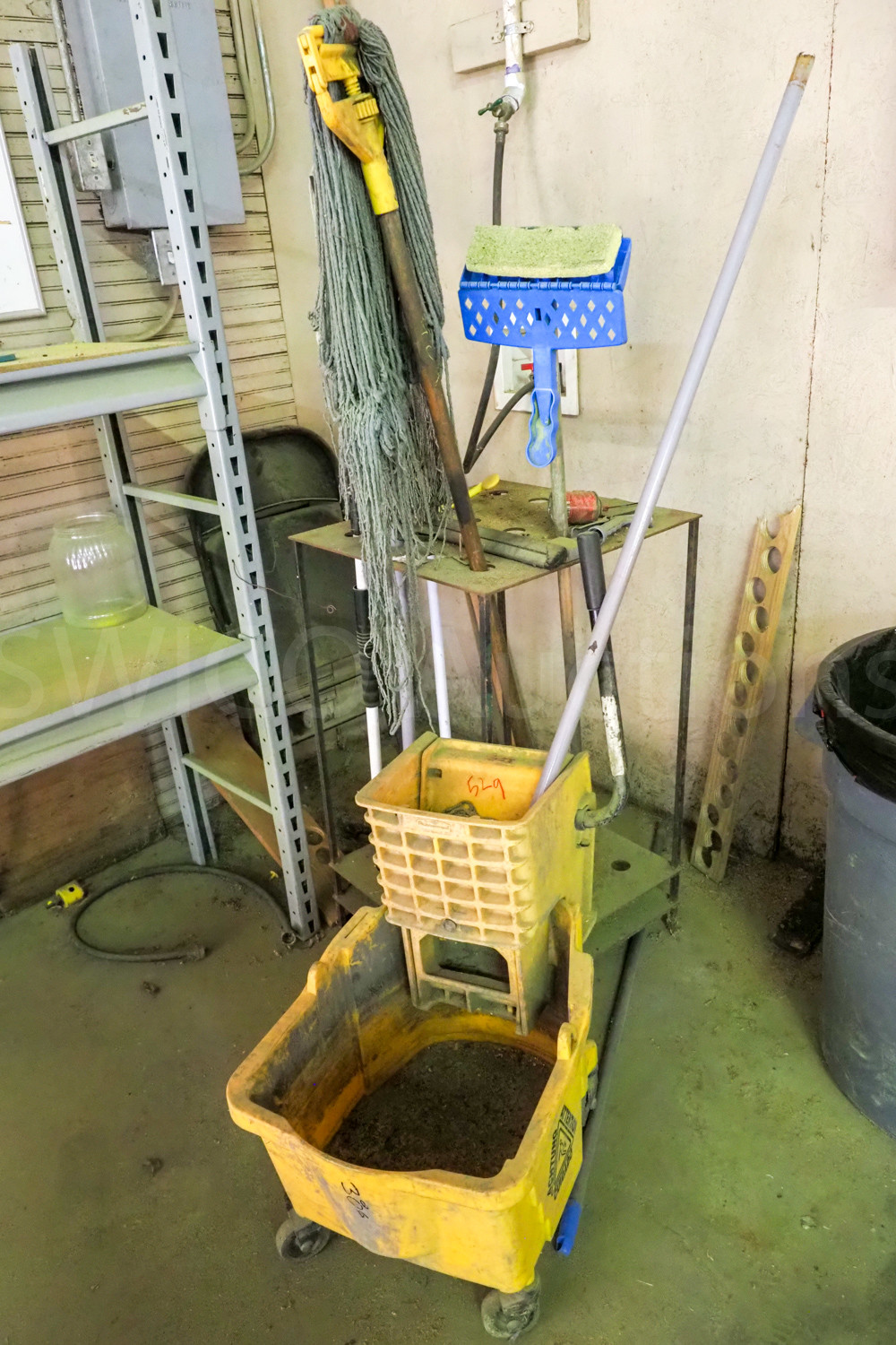 Janitor supplies Swico Auctions