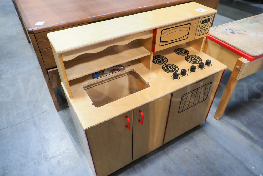 Kids wood kitchen play station Swico Auctions