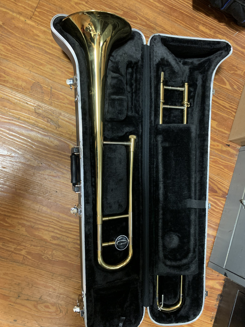 5 used trombones Swico Auctions