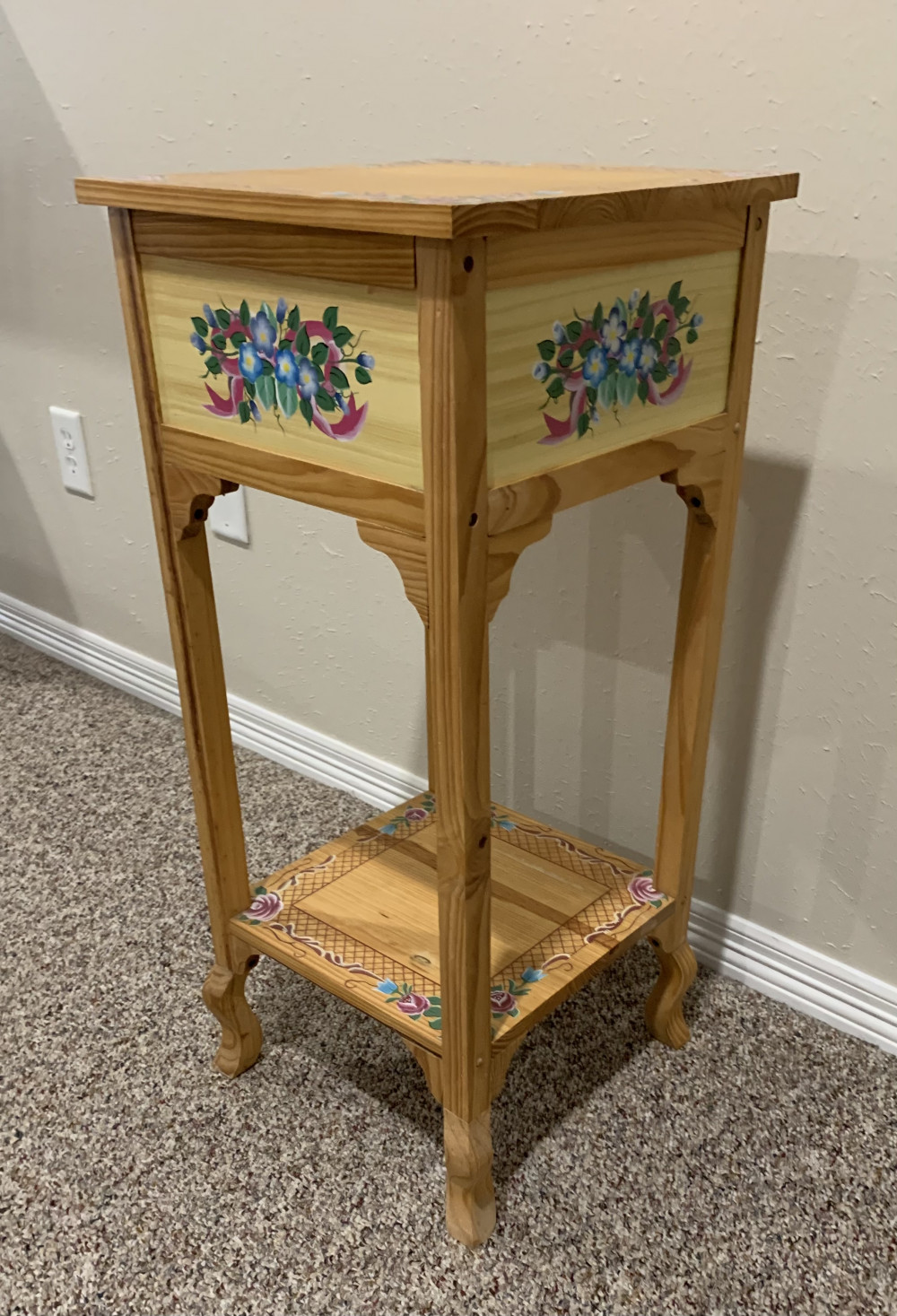 Cute Little Table Swico Auctions