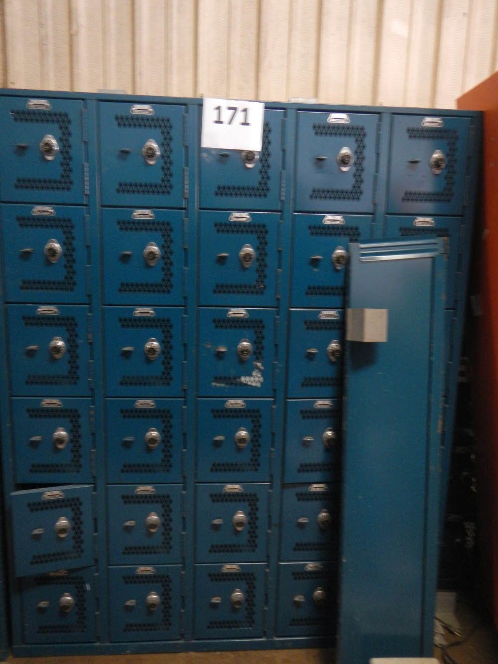 lockers Swico Auctions