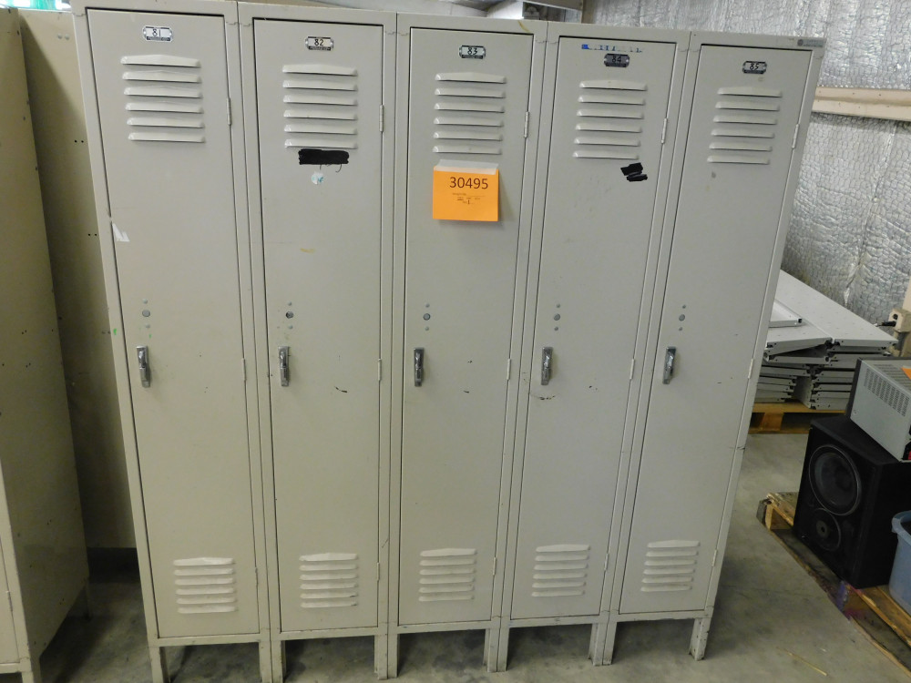 Section of steel lockers Swico Auctions