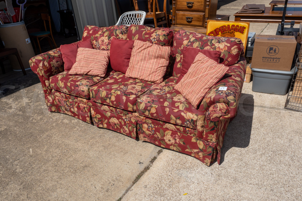 Broyhill floral deals couch